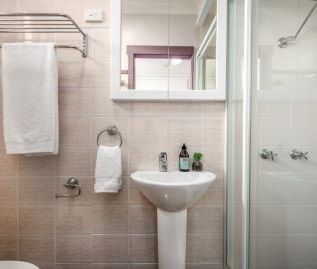 FAMILY HOME - Photo 6