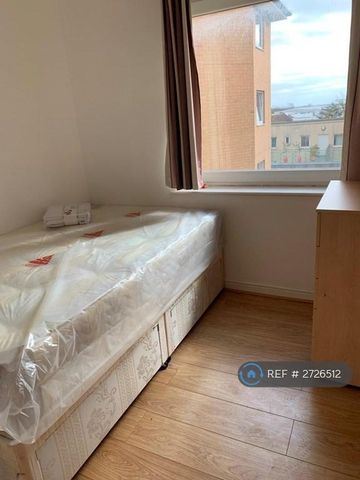 2 bedroom flat to rent - Photo 4