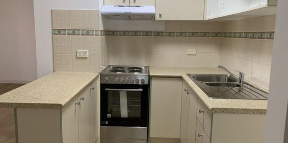 A Quiet Sanctuary Away from The Bustle of The Inner-City with New Flooring, New Paint and New Cooking Appliance. - Photo 3