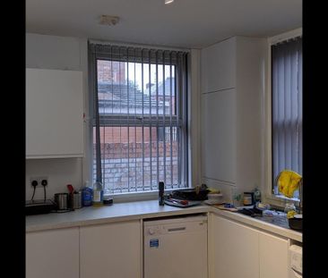 4 Bed Terraced House, Moseley Road, M14 - Photo 6