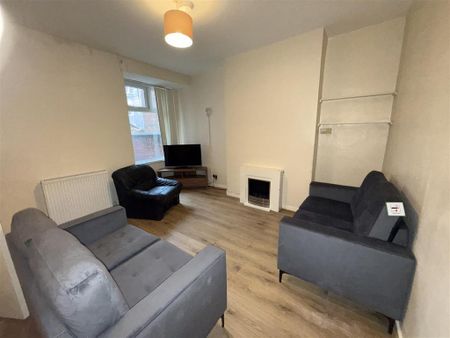 4 bedroom terraced house to rent - Photo 2