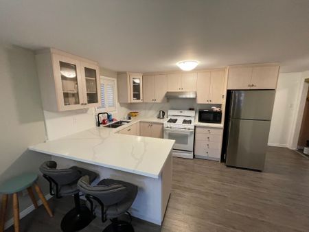 For Lease - 22 Grant Court Unit# #B, East Gwillimbury, Ontario - Photo 4