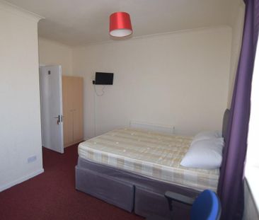 6 bedroom terraced house to rent - Photo 4