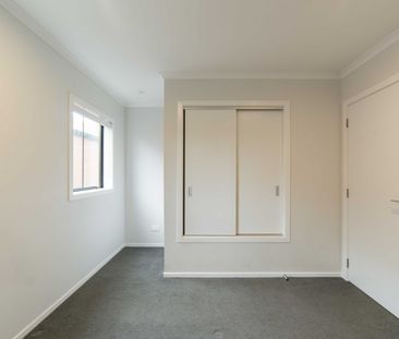 Cozy Two Bedroom Townhouse - Photo 6