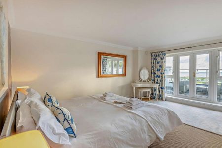 4 bedroom semi-detached house to rent - Photo 5