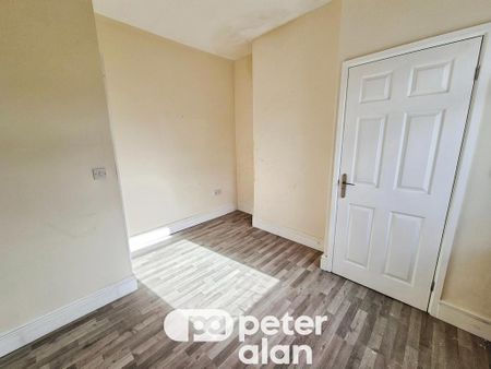 3 bedroom end of terrace house to rent - Photo 3