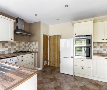4 bedroom detached house to rent - Photo 2