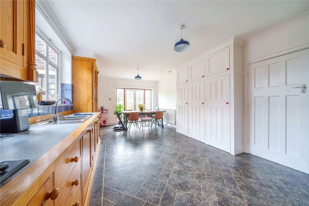 A substantial family home set in a desirable central Sevenoaks location. - Photo 1