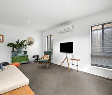 Low-Maintenance Living in Sought-After Hamlyn Heights - Photo 2