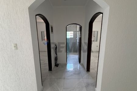 Excelente Casa Reformada com 3 Quartos e Tudo Acessível ao Seu Redor - Photo 2
