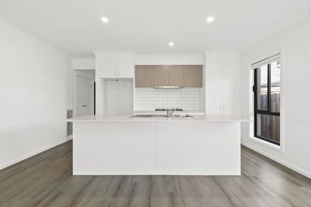 Spacious Family Home! - Photo 2
