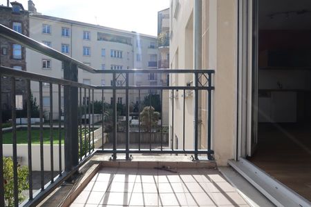 Location Appartement 3 pièces 64m² ST ETIENNE 42100 - Photo 3