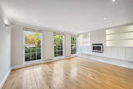 A lovely four bedroom house set over four floors located within Somerset Square. - Photo 2