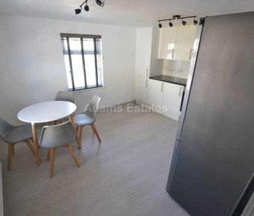 3 bedroom flat to rent - Photo 2