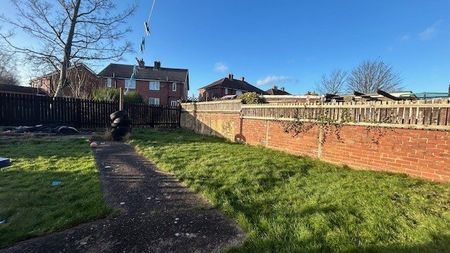 3 bedroom semi-detached house to rent - Photo 5