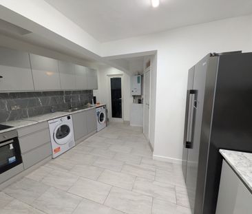 Room in a Shared House, London Road, SM6 - Photo 3