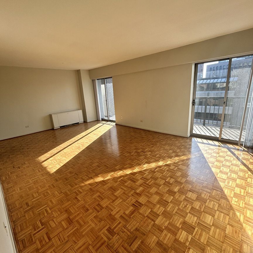 Kenson Towers, a reputable apartment building located in the central core of downtown Ottawa. - Photo 1