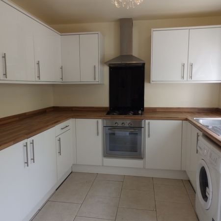 Room 4, 12, St Marks Road, Preston - Photo 4