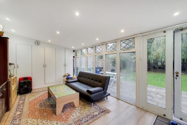 5 bedroom semi-detached house to rent - Photo 1