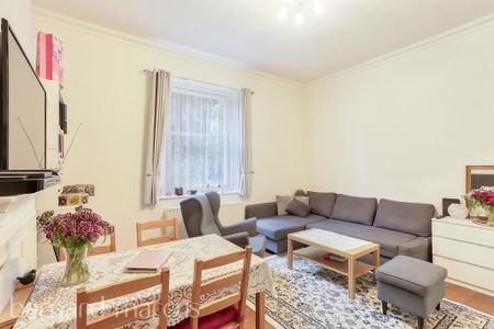 Studio to rent - Photo 2