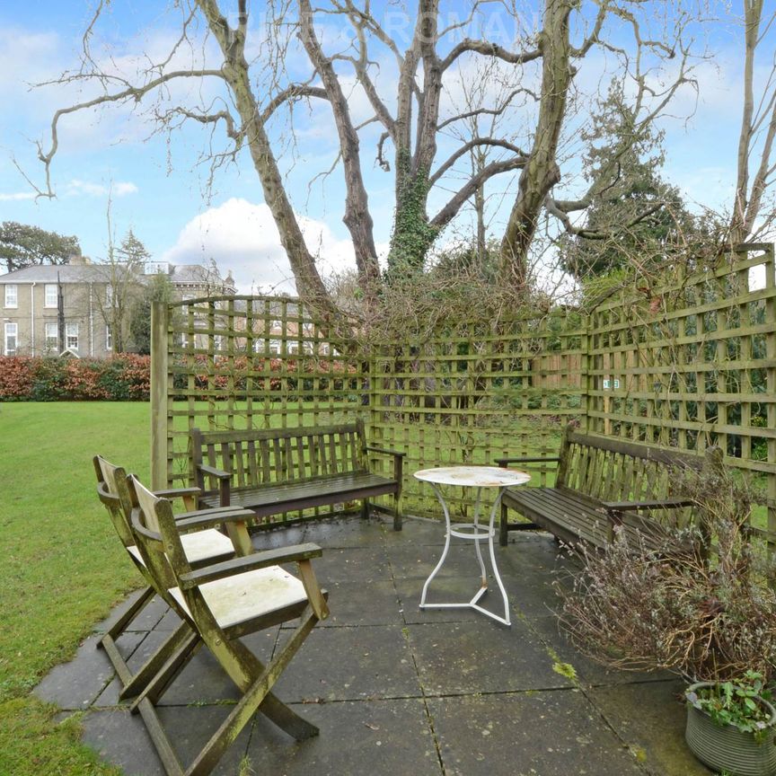 1 Bedroom Apartment, Redwood Court – Epsom - Photo 1