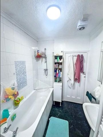 3 bedroom semi-detached house to rent - Photo 3