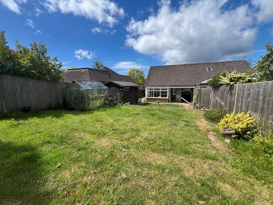 2 bedroom bungalow to rent - Photo 1