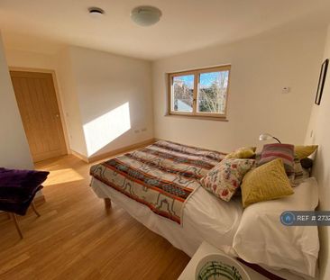 4 bedroom semi-detached house to rent - Photo 6