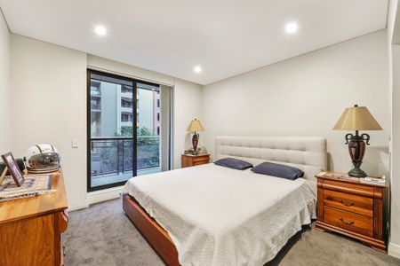 Spacious East Facing Executive Apartment - Photo 5