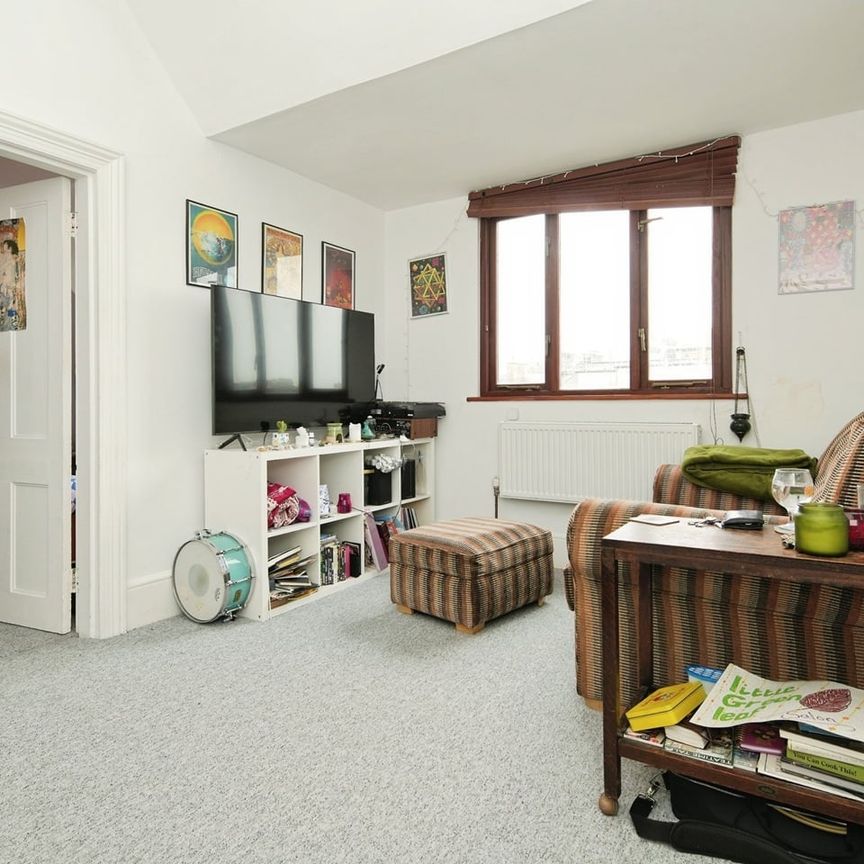 1 Bed Flat, Grand Avenue, BN3 - Photo 1