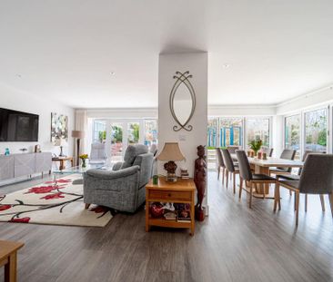 4 bedroom detached house to rent - Photo 4