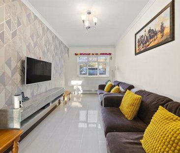 4 bedroom semi-detached house to rent - Photo 2