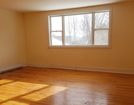 Spacious 2 Bedroom Apt in nice 7 Unit Building in Dartmouth! - Photo 4