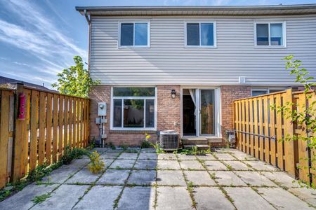 For Lease - 1039 Cedarglen Gate Unit# 28, Mississauga, Ontario - Photo 3