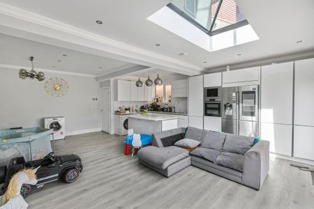 3 bedroom semi-detached house to rent - Photo 2