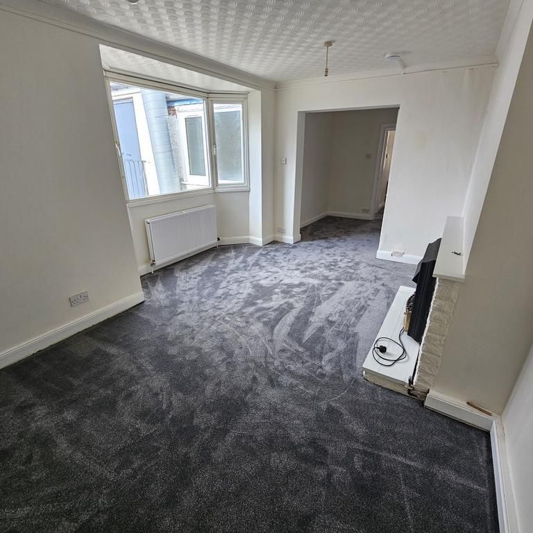 3 bedroom flat to rent - Photo 1