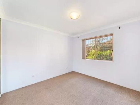 Apartment with 2 bedrooms, 2 bathrooms & parking for 1 car - Photo 5