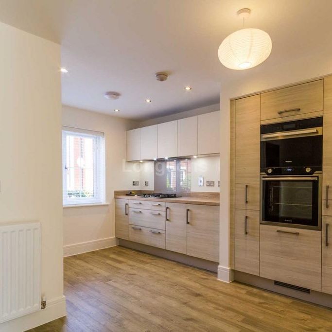 3 bedroom end of terrace house to rent - Photo 1