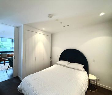 Stylish 1-Bedroom Apartment in Peaceful Southbank Pocket - Photo 5