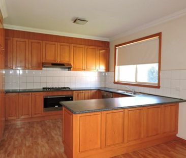 77 Aylmer Road, Lynbrook VIC - Photo 4