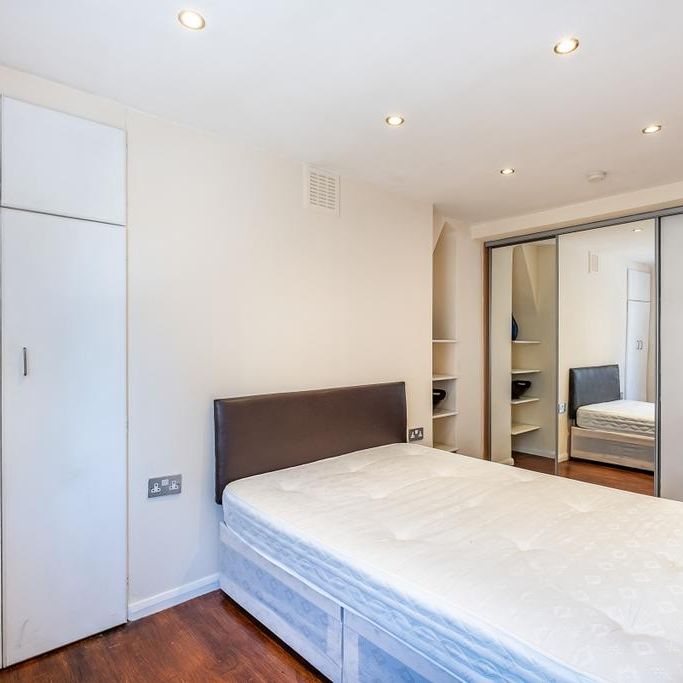 Studio to rent - Photo 1