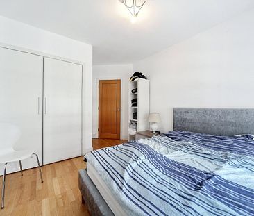 1 bedroom flat in London - Photo 1