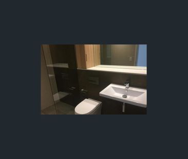 Luxury Modern 2 Bedroom + Study Apartment - Photo 6