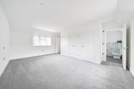 3 bedroom detached house to rent - Photo 3