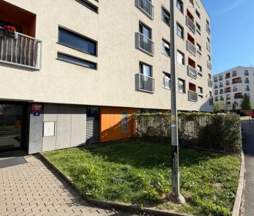 Exkluzivně nabízím pronájem bytu 1+kk/lodžie/sklep, který je uprave... - Photo 2