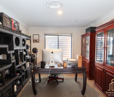 Stunning Waterfront Family Home for Rent - with option to be furnished - Photo 4