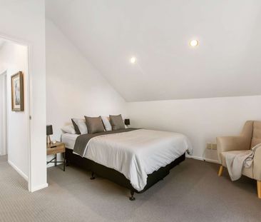 Charming Home on Roslyn Terrace - Photo 3