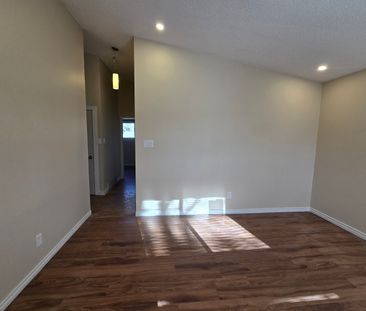 #2 11839 45 Street Northwest - Photo 3