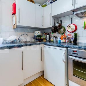 Spacious six bedroom property with two bathrooms - Photo 2