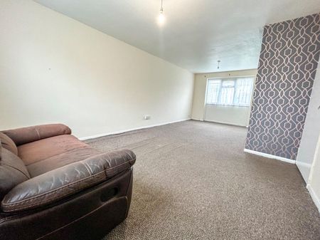 3 Bedroom House To Let - HP12 - Photo 3